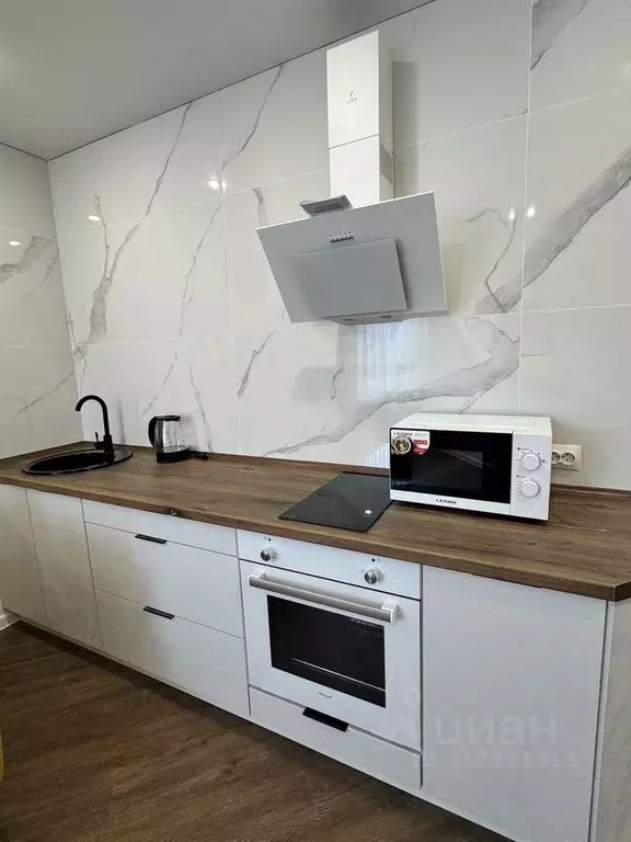 1-к кв. Тюменская область, Тюмень ул. Республики, 204к14 (42.0 м) - Фото 0