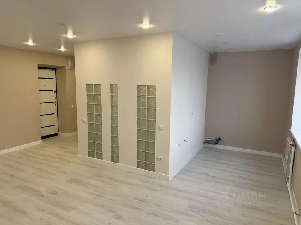 Студия Свердловская область, Екатеринбург ул. Коминтерна, 11 (32.3 м) - Фото 1