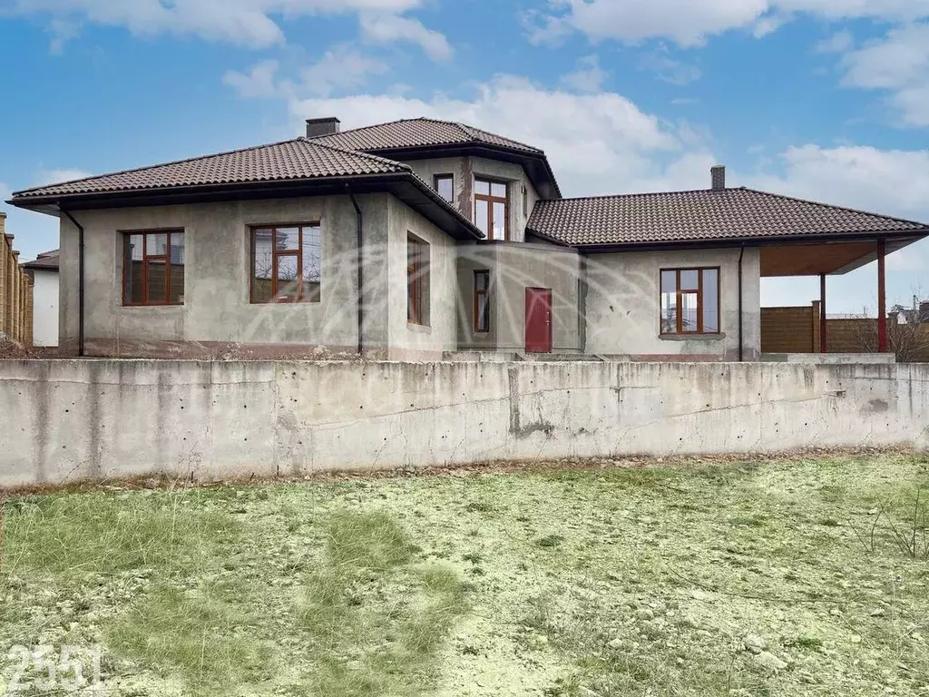 Дом в Севастополь ул. Василия Шукшина, 5 (300 м) - Фото 0