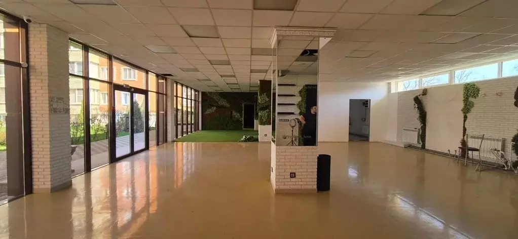 Торговая площадь в Ставропольский край, Ессентуки ул. Комарова, 29 ... - Фото 2