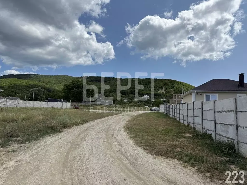 Участок в Севастополь с. Орлиное, ул. Урожайная (10.0 сот.) - Фото 1