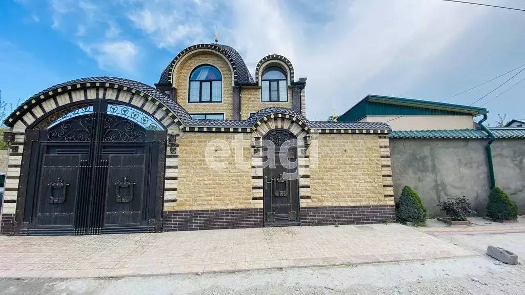 Дом в Дагестан, Махачкала ул. Газпромная (264 м) - Фото 1