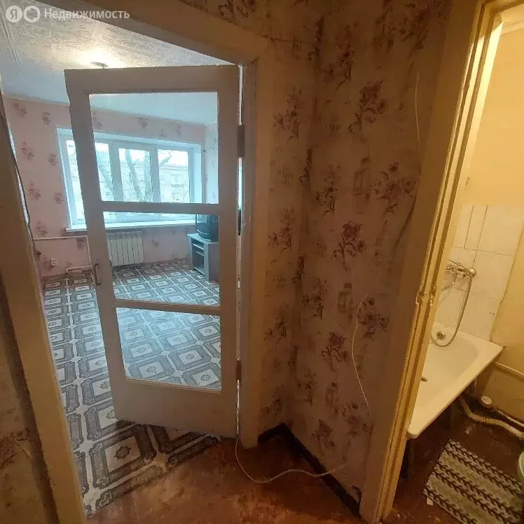 1-комнатная квартира: Балаково, улица Комарова, 132 (18.5 м) - Фото 1