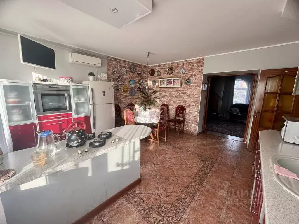 Дом в Астраханская область, Астрахань ул. Адмирала Нахимова, 251 (222 ... - Фото 1