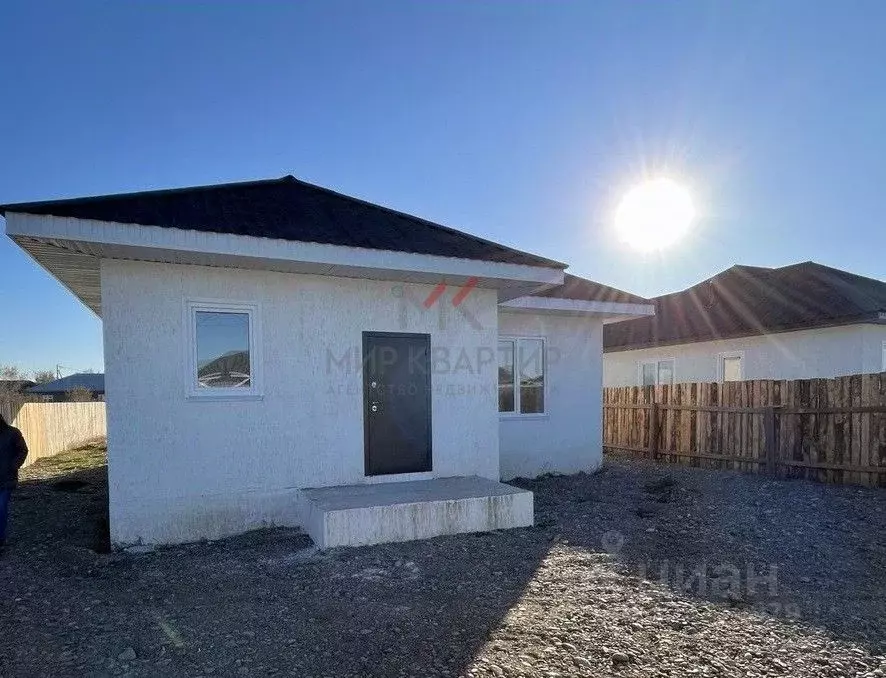 Дом в Хакасия, Усть-Абаканский район, пос. Тепличный ул. 1-я Новаторов ... - Фото 1