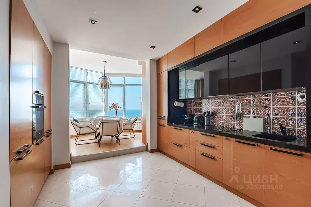 3-к кв. Краснодарский край, Сочи Центральный мкр, ул. Первомайская, 21 ... - Фото 1