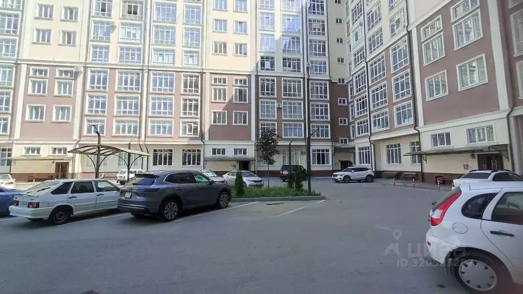 2-к кв. Кабардино-Балкария, Нальчик ул. Тлостанова, 28Б (72.0 м) - Фото 0