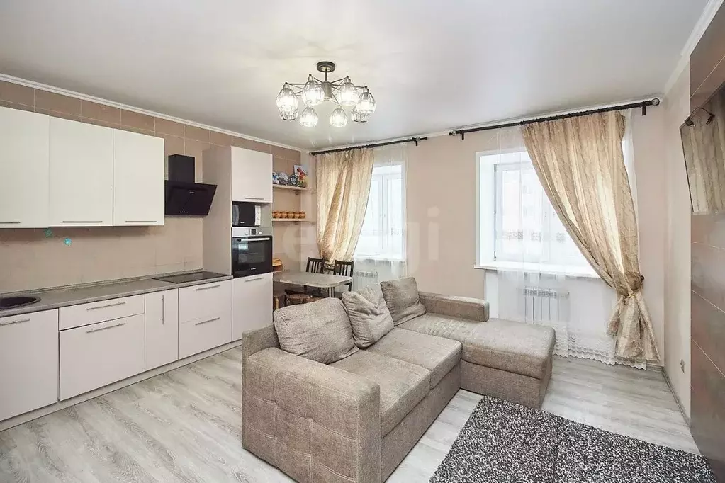 2-к кв. Тюменская область, Тюмень ул. Циолковского, 20А (68.8 м) - Фото 0