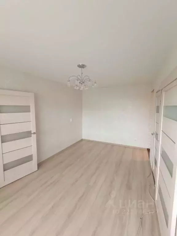 2-к кв. Омская область, Омск просп. Космический, 65 (44.7 м) - Фото 2