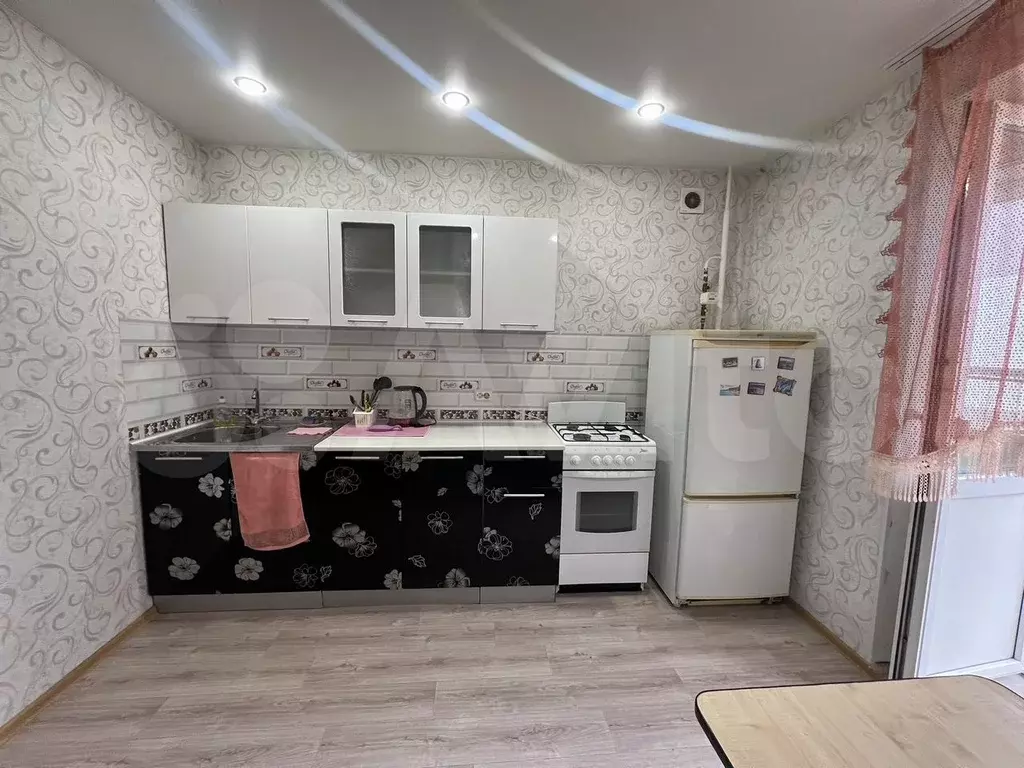 1-к. квартира, 39 м, 8/10 эт. - Фото 0