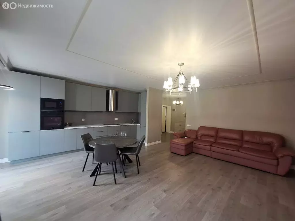 2-комнатная квартира: Владикавказ, улица Шамиля Джикаева, 5Б (67 м) - Фото 0
