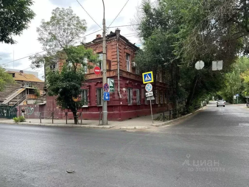 Дом в Астраханская область, Астрахань ул. Михаила Аладьина (350 м) - Фото 0