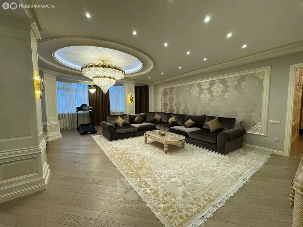 4-комнатная квартира: Махачкала, улица Каримова, 16А (187 м) - Фото 1