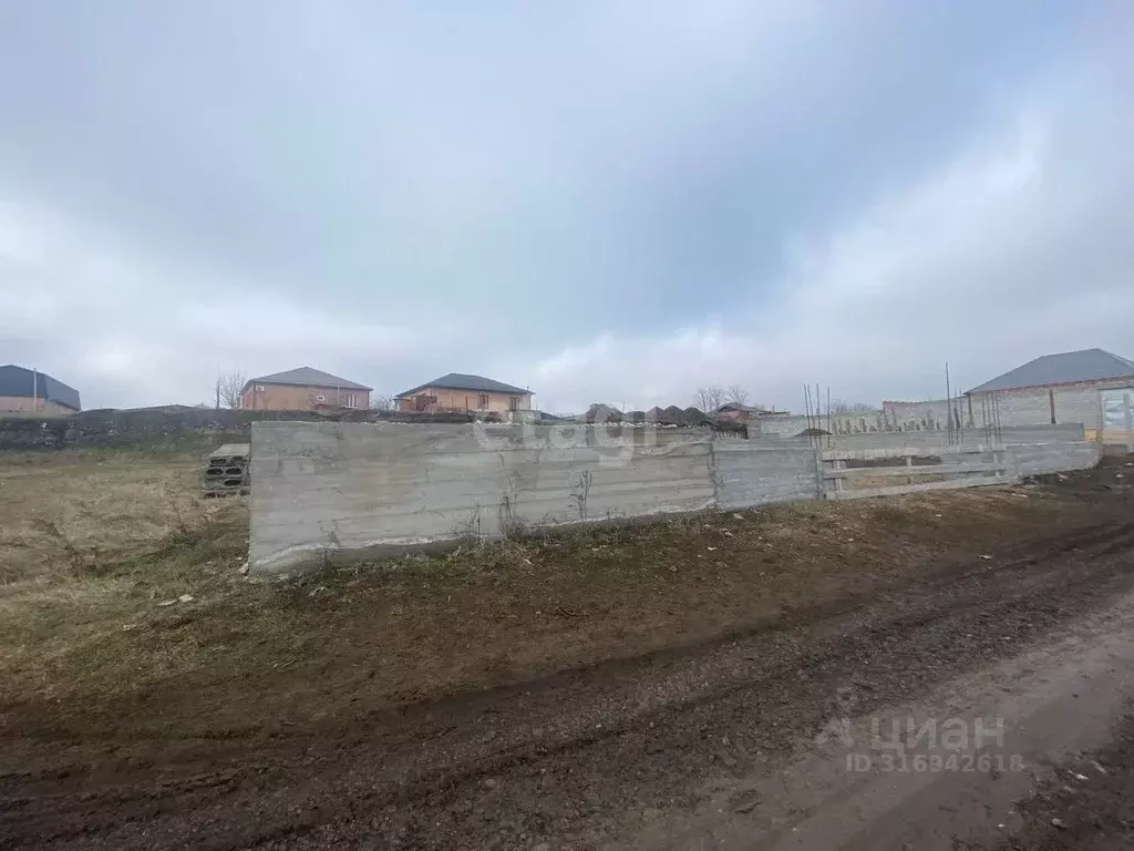 Участок в Ингушетия, Назрань ул. А-Б.А. Богатырева (6.0 сот.) - Фото 1