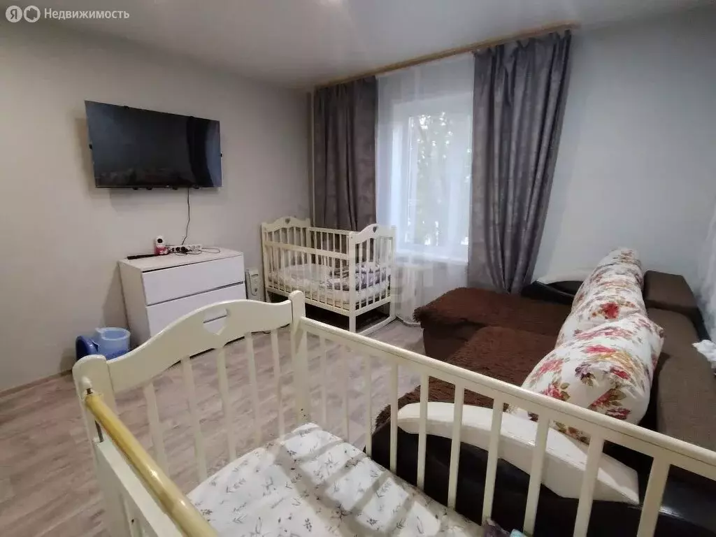 2-комнатная квартира: Алапаевск, улица Николая Островского, 4к2 (51.9 ... - Фото 0