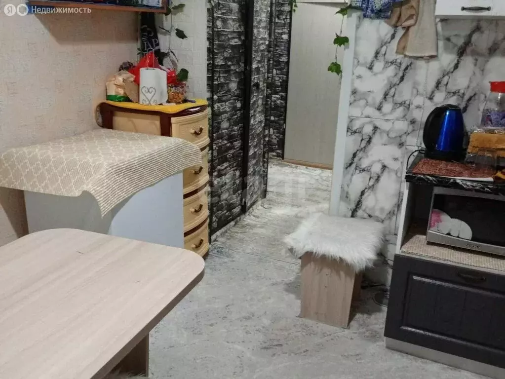 2-комнатная квартира: село Уйское, Российская улица, 5 (50 м) - Фото 1