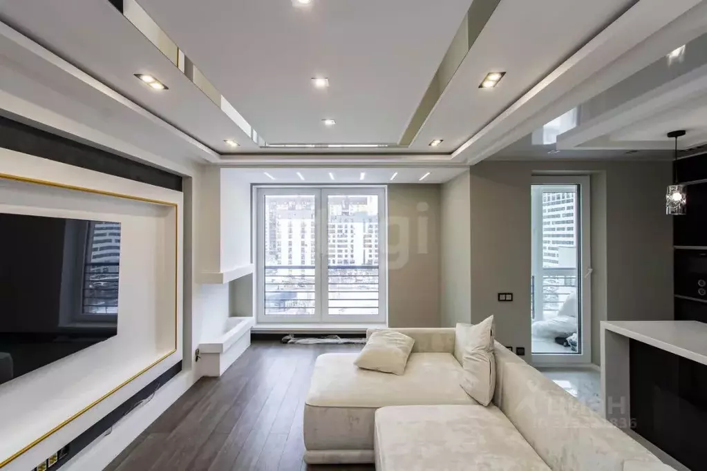 3-к кв. Тюменская область, Тюмень ул. 50 лет Октября, 57Б (82.5 м) - Фото 0