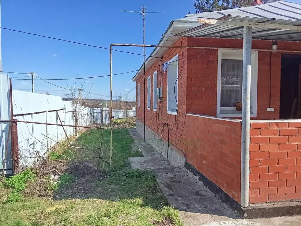 Дом в Белгородская область, Старооскольский городской округ, с. ... - Фото 1