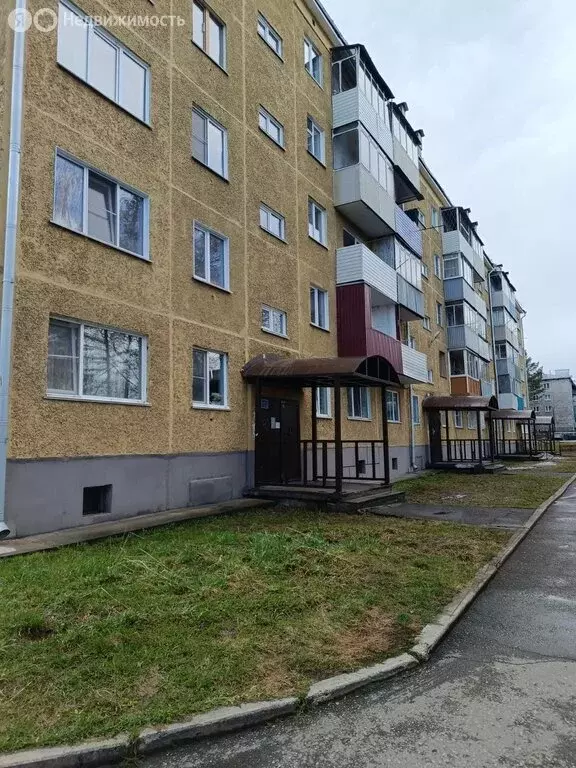 2-комнатная квартира: Мыски, улица Серафимовича, 2 (43.7 м) - Фото 0