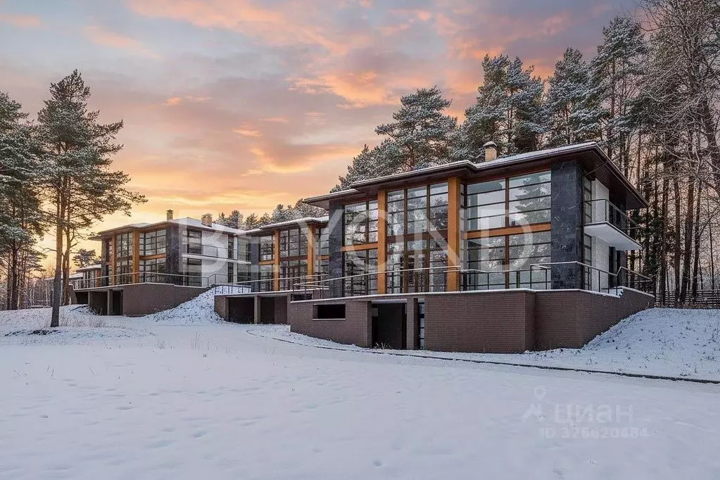 Дом в Санкт-Петербург пос. Солнечное, ул. Танкистов, 2Б (3060 м) - Фото 1