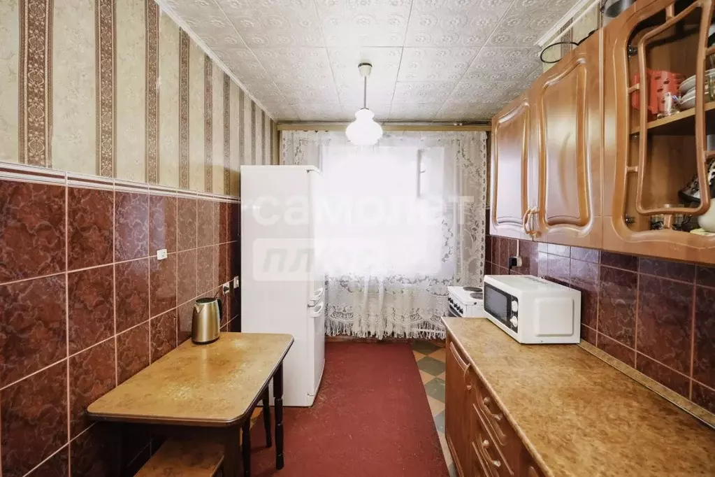 3-к кв. Омская область, Омск Городок Нефтяников мкр, ул. 50 лет ... - Фото 1