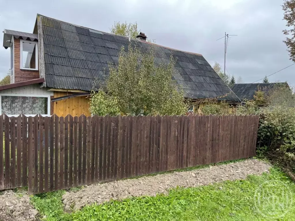 Дом в Ленинградская область, Тосненский район, Лисинское с/пос, д. ... - Фото 1