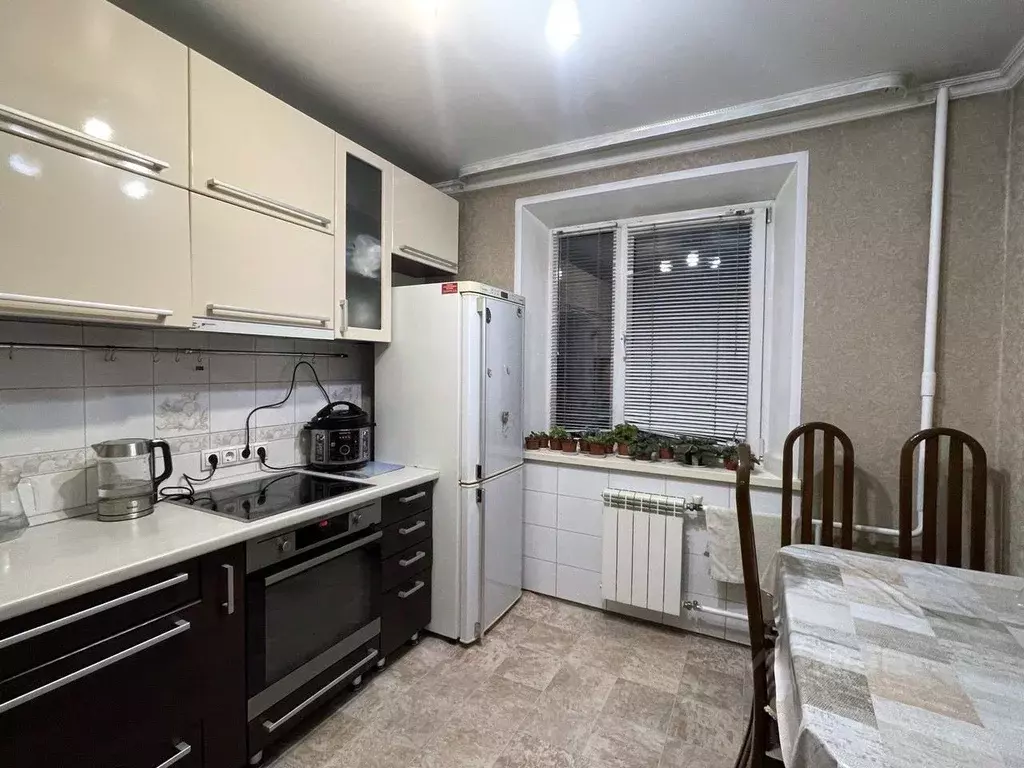 3-к кв. Хакасия, Абакан ул. Торосова, 2/2 (65.0 м) - Фото 0