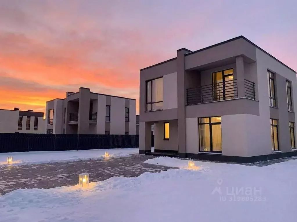 Дом в Санкт-Петербург, Санкт-Петербург, Петергоф ул. Первого Мая (181 ... - Фото 1