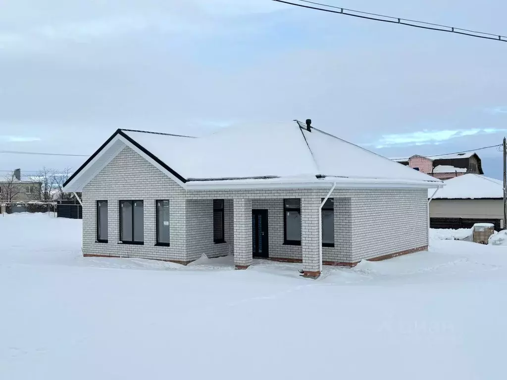 Дом в Саратовская область, с. Усть-Курдюм ул. 60 лет СССР (110 м) - Фото 2