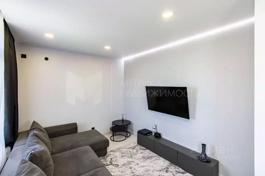 Студия Тюменская область, Тюмень Харьковская ул., 74 (54.0 м) - Фото 1