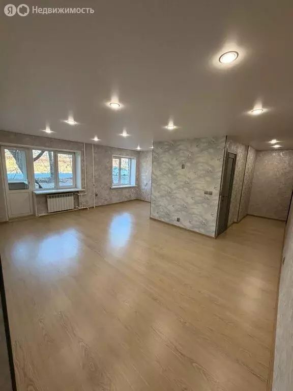 3-комнатная квартира: Владивосток, улица Фадеева, 16 (55.7 м) - Фото 1