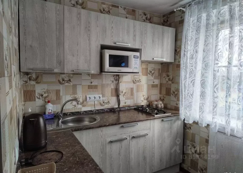 2-к кв. Псковская область, Печоры пл. Победы, 4 (40.0 м) - Фото 1
