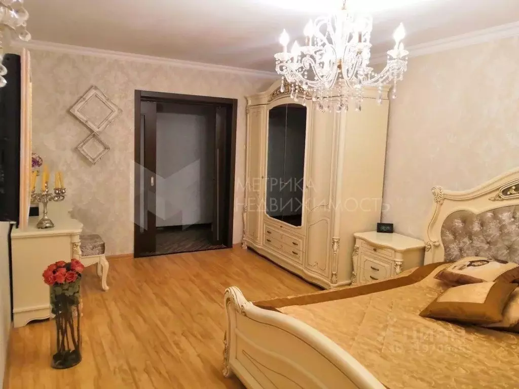 4-к кв. Тюменская область, Тюмень 6-й мкр, ул. Валерии Гнаровской, 6к2 ... - Фото 0