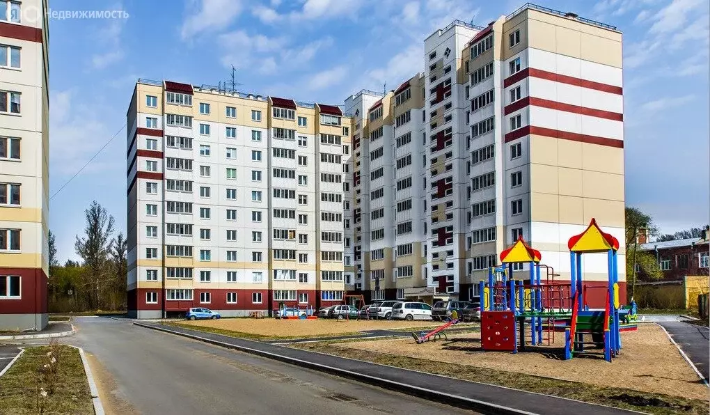 2-комнатная квартира: Челябинск, Омская улица, 10 (65 м) - Фото 1