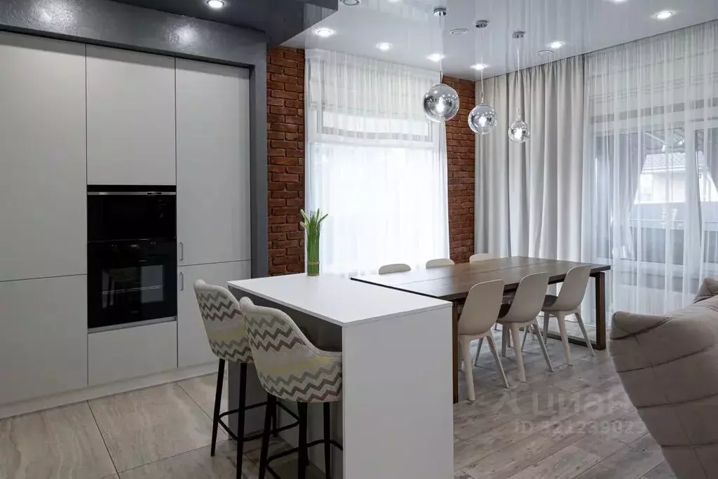 Дом в Тюменская область, Тюменский район, с. Луговое бул. Петровский, ... - Фото 1