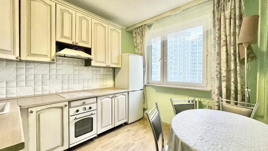 2-к кв. Москва Осенний бул., 18К2 (55.0 м) - Фото 1