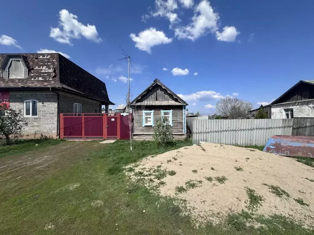 Дом в Саратовская область, Энгельсский район, Красноярское ... - Фото 1