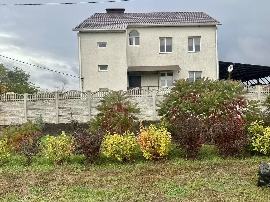 Дом в Белгородская область, Корочанский район, Мелиховское с/пос, с. ... - Фото 1