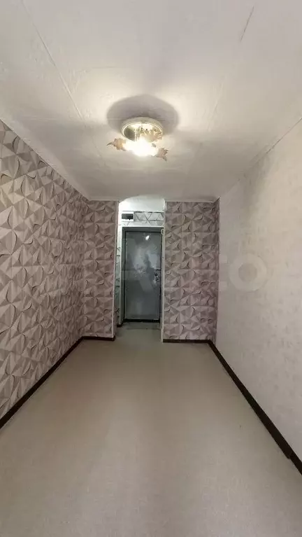 Комната 12,4 м в 5-к., 2/5 эт. - Фото 0