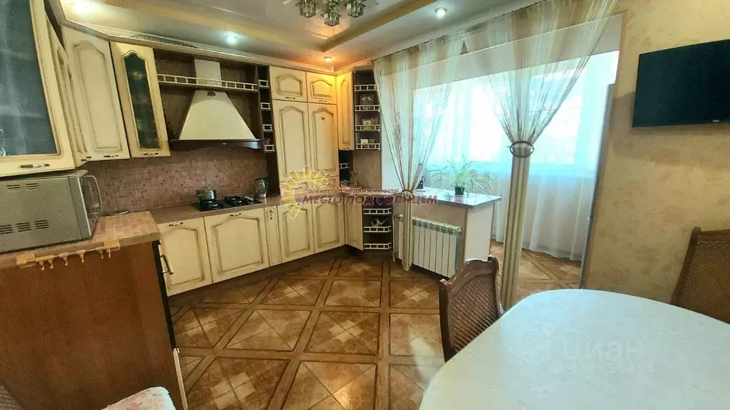 2-к кв. Краснодарский край, Ейск Коммунистическая ул., 85/7 (72.7 м) - Фото 0