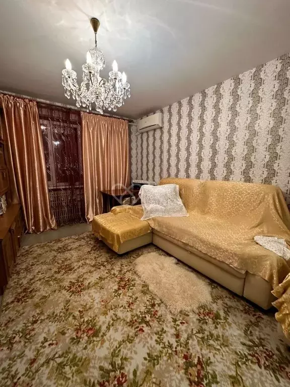 3-к кв. Волгоградская область, Волгоград Изобильная ул., 14 (64.5 м) - Фото 1