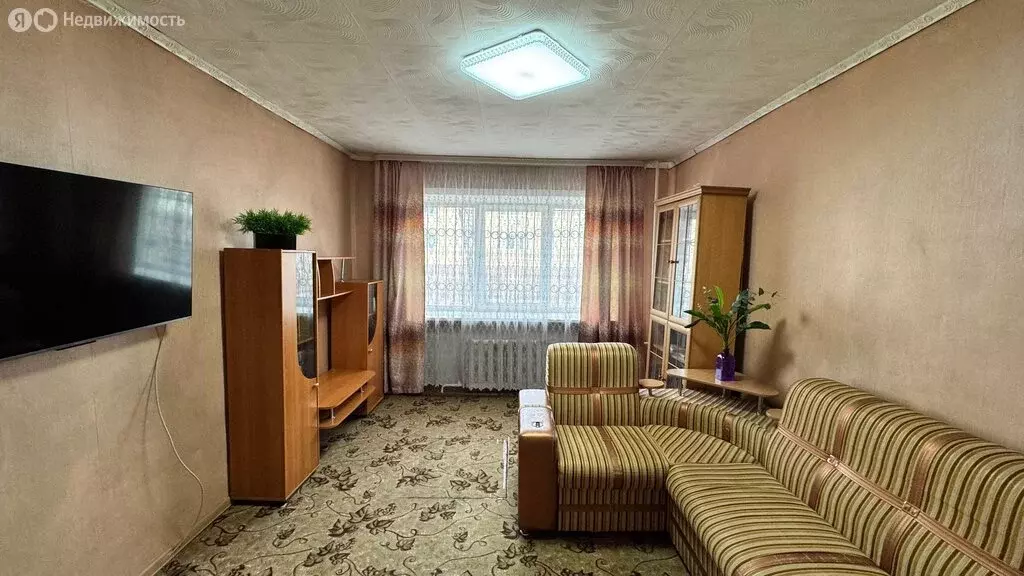 3-комнатная квартира: Усолье-Сибирское, улица Богдана Хмельницкого, 10 ... - Фото 2