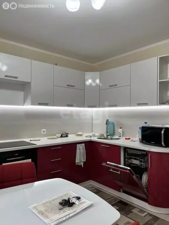 2-комнатная квартира: Тюмень, улица Станислава Карнацевича, 14 (67.4 ... - Фото 1