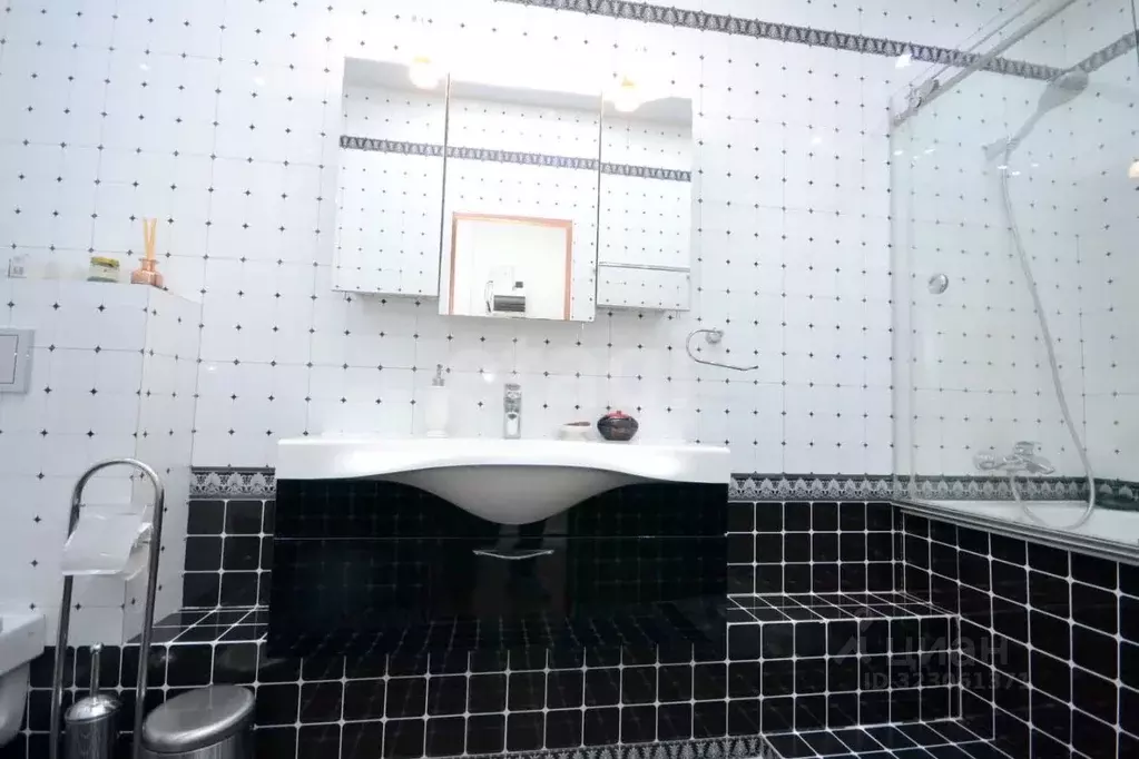 3-к кв. Саха (Якутия), Якутск ул. Пояркова, 18 (81.0 м) - Фото 1