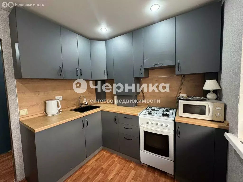 2-комнатная квартира: Шахты, улица Искра, 63 (46 м) - Фото 1