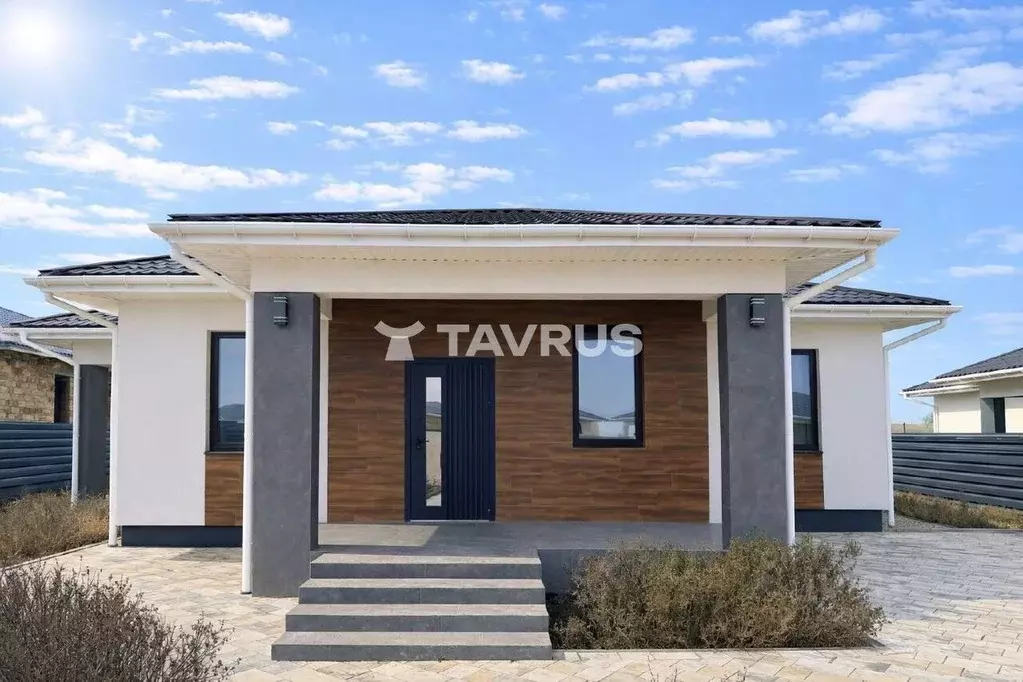 Дом в Крым, Симферопольский район, Мирновское с/пос, с. Белоглинка ул. ... - Фото 1