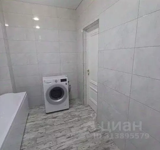 2-к кв. Кабардино-Балкария, Нальчик ул. Шарданова (90.0 м) - Фото 0