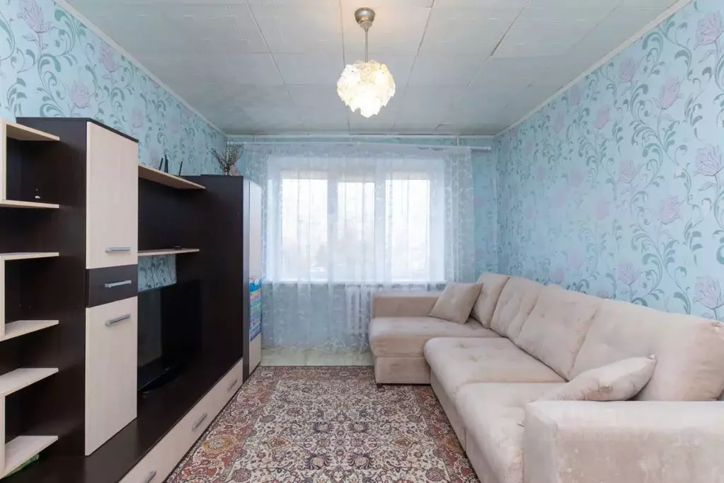 3-к кв. Тюменская область, Тюмень ул. Домостроителей, 12А (70.8 м) - Фото 0