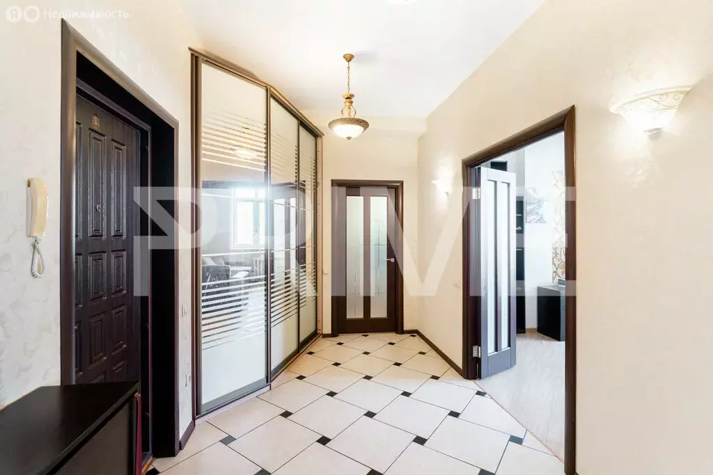 2-комнатная квартира: Омск, улица Маршала Жукова, 107 (67.5 м) - Фото 1