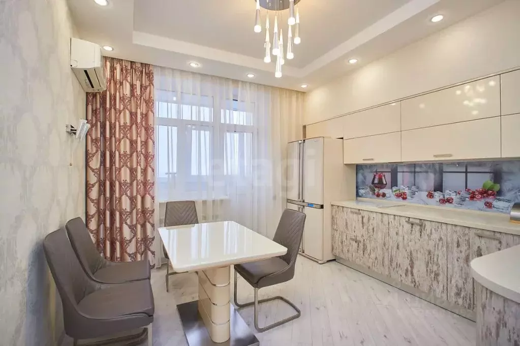 3-к кв. Тюменская область, Тюмень ул. Малыгина, 90 (129.1 м) - Фото 1